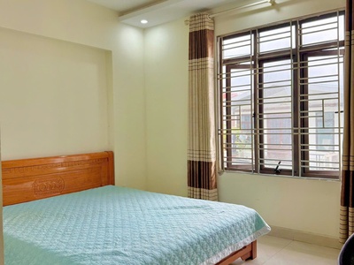 Cho thuê nhà phố Văn Cao, DT: 70m2, 5 p.ngủ khép kín 2