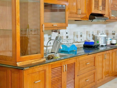 Cho thuê nhà phố Văn Cao, DT: 70m2, 5 p.ngủ khép kín 6