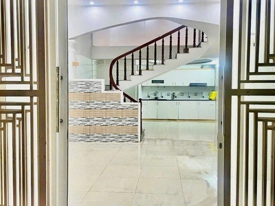 Cho thuê nhà  ngõ thông Lạch Tray , Ngô Quyền . Gia đình , sinh viên ở ghép ok 1