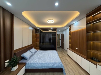 Lạc long quân 40m x7 tầng thang máy 17,5 tỷ-10m ra phố,ô tô đỗ cửa 2