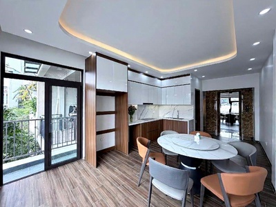 Lạc long quân 40m x7 tầng thang máy 17,5 tỷ-10m ra phố,ô tô đỗ cửa 0