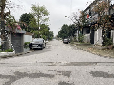 Cần bán 43,8m2 lô góc đất ngõ 213 Ngô Xuân Quảng, Gia Lâm. Đường thông xe 7 chỗ 4