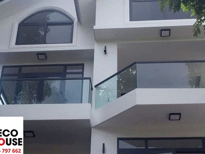 So sánh lan can kính không trụ và lan can kính có trụ: nên chọn loại nào 0