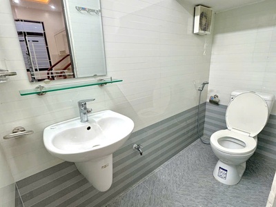 Bán nhà 4 tầng, ngang gần 6m chỉ sau căn nhà mặt đường tại Phủ Thượng Đoạn 0