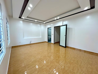 Bán nhà 4 tầng, ngang gần 6m chỉ sau căn nhà mặt đường tại Phủ Thượng Đoạn 4