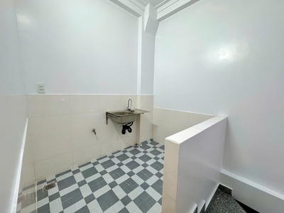 Bán nhà 4 tầng, ngang gần 6m chỉ sau căn nhà mặt đường tại Phủ Thượng Đoạn 5