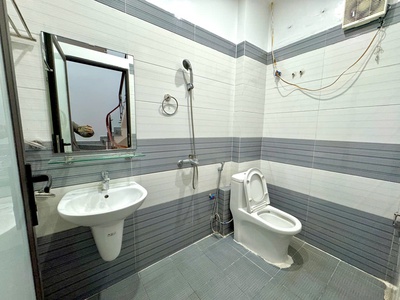 Bán nhà 4 tầng, ngang gần 6m chỉ sau căn nhà mặt đường tại Phủ Thượng Đoạn 8