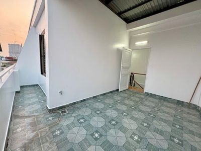 Bán nhà 4 tầng, ngang gần 6m chỉ sau căn nhà mặt đường tại Phủ Thượng Đoạn 11