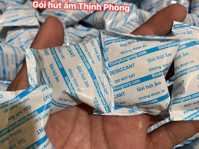 Giữ giòn, chống mềm ỉu đồ ăn vặt bánh mứt bằng gói hút ẩm Thịnh Phong có an toàn không 2