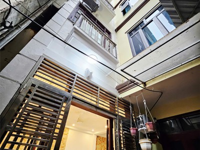 Bán nhà ngõ 514 hoàng hoa thám, dt 40m2, 4 tầng, mt 4m, sđcc, nhà mới giá 8.9 tỷ 0