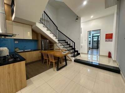 Toà căn hộ 5 tầng - kề biển và các khu resort - dòng tiền 50tr - ngay mnh mạng 0