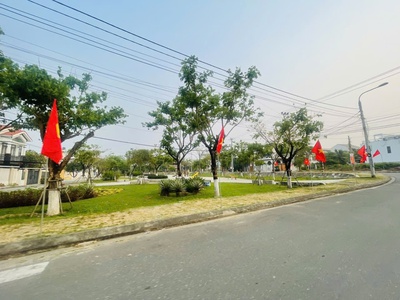 Nam việt á   lô góc diện tích khủng   1 mặt tiền, 2 mặt kiệt ô tô   kề biển, sát sông   bến du 0