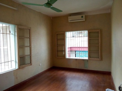 Cho thuê căn hộ tập thể tầng 4 riêng biệt,2 phòng ngủ.đồ dùng cơ bản, Phố Kim Mã,.Ba Đình 1