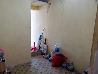 Cho thuê căn hộ tập thể tầng 4 riêng biệt,2 phòng ngủ.đồ dùng cơ bản, Phố Kim Mã,.Ba Đình 5