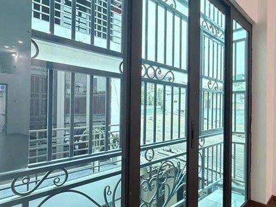 Chính chủ bán nhà 2 tầng mặt ngõ giải phóng , ô tô đỗ cửa 4