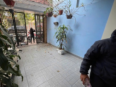 Cho thuê nguyên căn sân cổng Văn Cao, DT: 85m2, 4 ngủ khép kín. 2