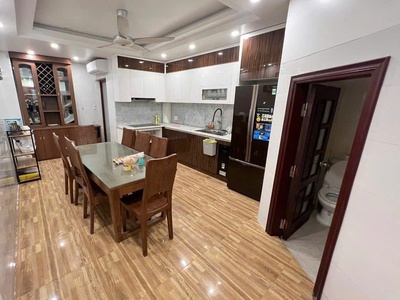 Cho thuê nguyên căn sân cổng Văn Cao, DT: 85m2, 4 ngủ khép kín. 3