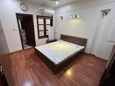 Cho thuê nguyên căn sân cổng Văn Cao, DT: 85m2, 4 ngủ khép kín. 6