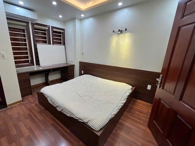 Cho thuê nguyên căn sân cổng Văn Cao, DT: 85m2, 4 ngủ khép kín. 7