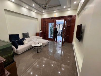 Cho thuê nguyên căn sân cổng Văn Cao, DT: 85m2, 4 ngủ khép kín. 0