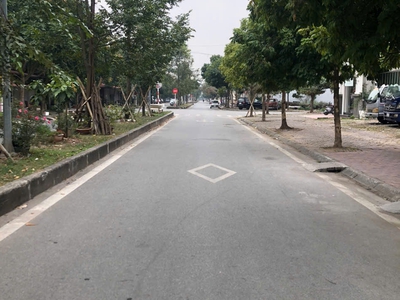 Bán đất mặt trục chính nguyễn văn cao   kđt tuệ tĩnh, mặt 8m giá 6.x tỷ 0