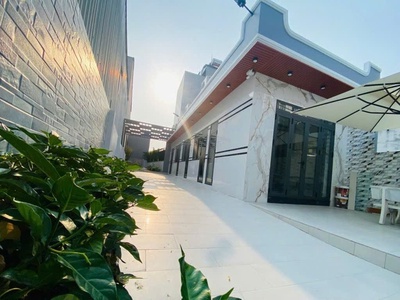 Nhà phố 115m2 - tặng thêm sân vườn hẻm xe hơi , nhà bè 1