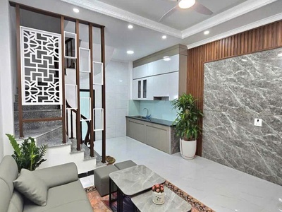 Phúc lợi  dt 30m xây 5 tầng rộng rãi  ô tô 4 chỗ qua nhà  chỉ 5,x tỷ 2