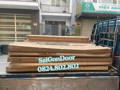 Lên hàng cho khách 1