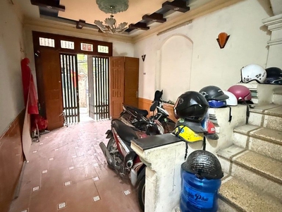 Bán nhà đẹp  võ chí công 30,4m2- 5 tầng - 2 mặt thoáng- giá 8,9 tỷ 1