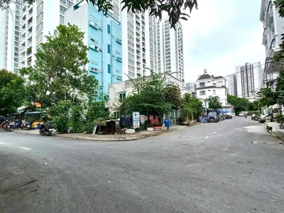 Đất góc 2 mặt tiền  ngay ngã 4 nguyễn văn linh   nguyễn hữu thọ 3