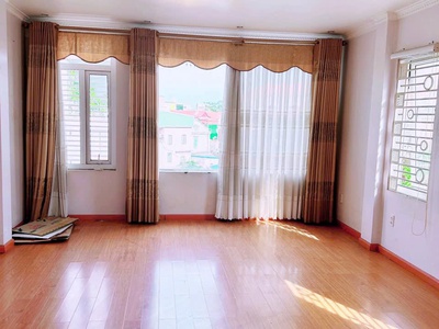 Cho thuê nhà mặt đường Lương Khánh Thiện , Ngô Quyền . Vị trí đẹp , kinh doanh hàng sạch sẽ ok 2