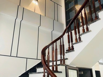 Bán căn nhà 3.5 tầng ngõ đường Hồng Quang, TP Hải Dương, 52.8m2, mt 4.32m, 4 ngủ, ngõ oto 4