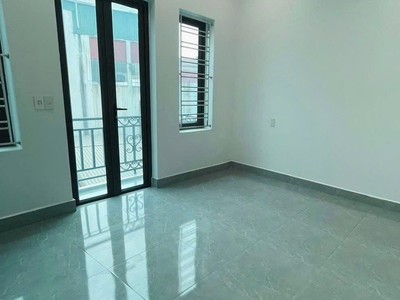 Bán căn nhà 3.5 tầng ngõ đường Hồng Quang, TP Hải Dương, 52.8m2, mt 4.32m, 4 ngủ, ngõ oto 5
