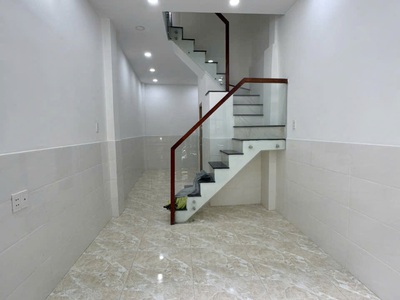 Nhà 3 tầng mới đường phạm hùng p.chánh hưng. giá 4,180 tỷ bớt lộc 1