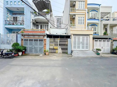 Bán nhà cấp 4 hẻm xe hơi 12m   nguyễn thị thập, quận 7   giá tốt   12,8 tỷ 0