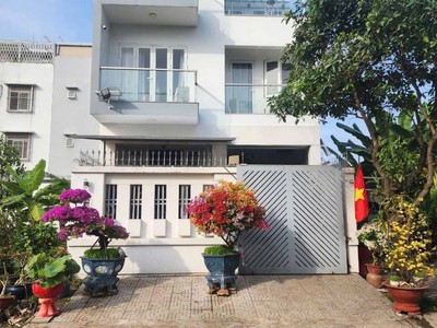 Biệt thự kdc vạn hưng phú nhà bè   diện tích rộng, giá hiếm 0