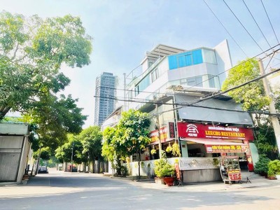 Bán nhà góc 2 mặt tiền,155m ngang 8.4m hiếm, 4 tầng thang máy,dòng tiền 360 chỉ 25 tl 0