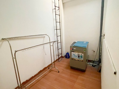 Cho thuê nhà phố Văn Cao, 6 p.ngủ khép kín, DT: 75m2. 2