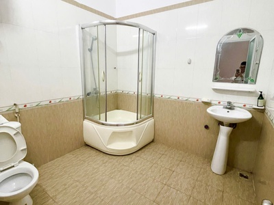 Cho thuê nhà phố Văn Cao, 6 p.ngủ khép kín, DT: 75m2. 6