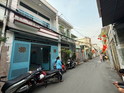Chính chủ bán nhà 4 x 11m, 2 tầng, hẻm ô tô thông, ở đường nguyễn tư giarn, phướng 12, gò vấp, giá 2