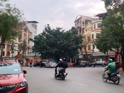 Bán nhà đặng thùy trâm 68m x4 tầng 24 tỷ phân lô,ô tô vào nhà,kinh doanh 2