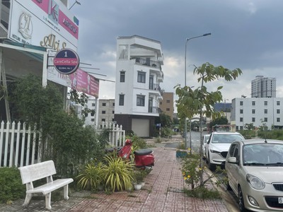 Siêu phẩm mặt tiền d1 - kinh doanh đỉnh cao - thang máy hiện đại - ngay trung tâm dĩ an 3