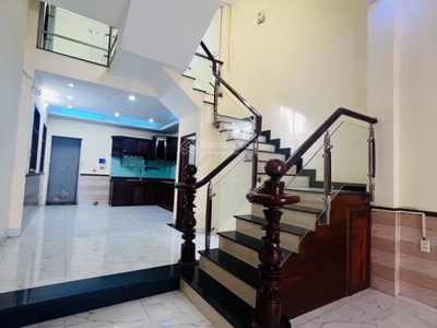 Chính chủ bán nhà 5x17m, 3 tầng, hẻm ô tô thông đường phạm văn chiêu,p.14 giá chỉ 7.1 tỷ,phù hợp ở. 3