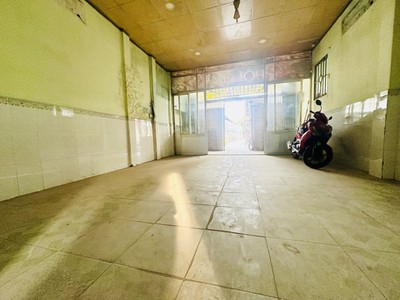 Hẻm xe tải tiện kinh doanh - nhà cũ dt lớn tiện xây mới 100m2 trần xuân soạn tân hưng q7 0