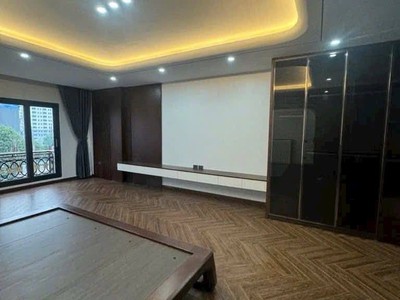 Duy nhất, bán nhà lạc long quân, ô tô vào nhà, thang máy, chỉ 26 tỷ 2