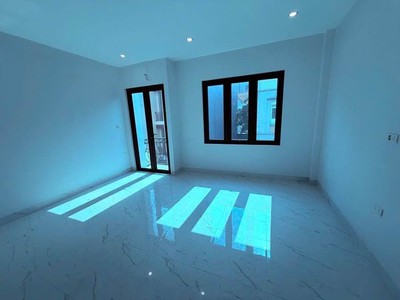 Tài chính dưới 5 tỷ long biên có 1 không 2 bán nhà mới 32m 4 tầng hơn 4 tỷ 2