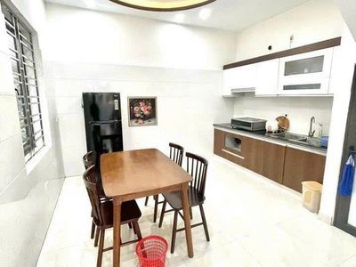 Cho thuê nhà ngõ Văn Cao, DT: 45m2, 4 p.ngủ. 9