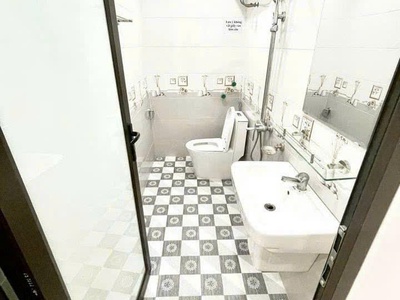 Cho thuê nhà ngõ Văn Cao, DT: 45m2, 4 p.ngủ. 1