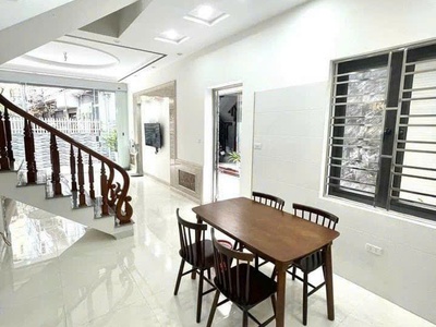 Cho thuê nhà ngõ Văn Cao, DT: 45m2, 4 p.ngủ. 3