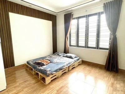 Cho thuê nhà ngõ Văn Cao, DT: 45m2, 4 p.ngủ. 4